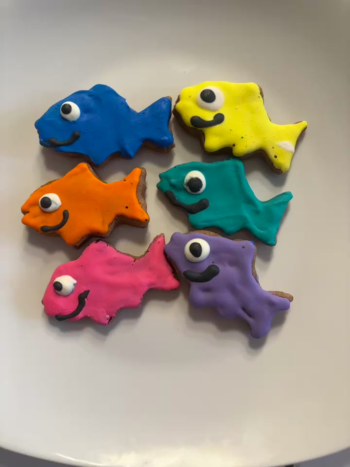 Colorful fish-shaped PAWaquarium dog treats made with organic peanut butter and cinnamon.